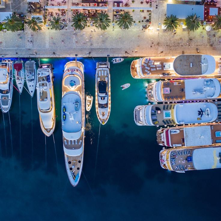 Exquisite dining on water